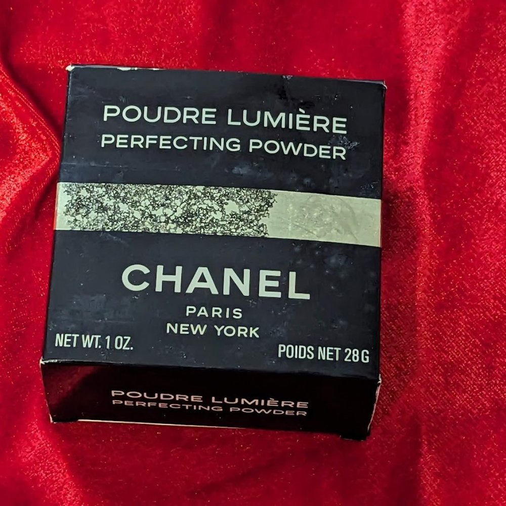 NWOT Brand New Chanel Perfecting Powder